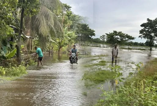 ফেনে-ফোটোকাৰে বাঢ়িছে ধনিশিৰিঃ  খুমটাইৰ বহু কেইখন গাঁৱত বান...